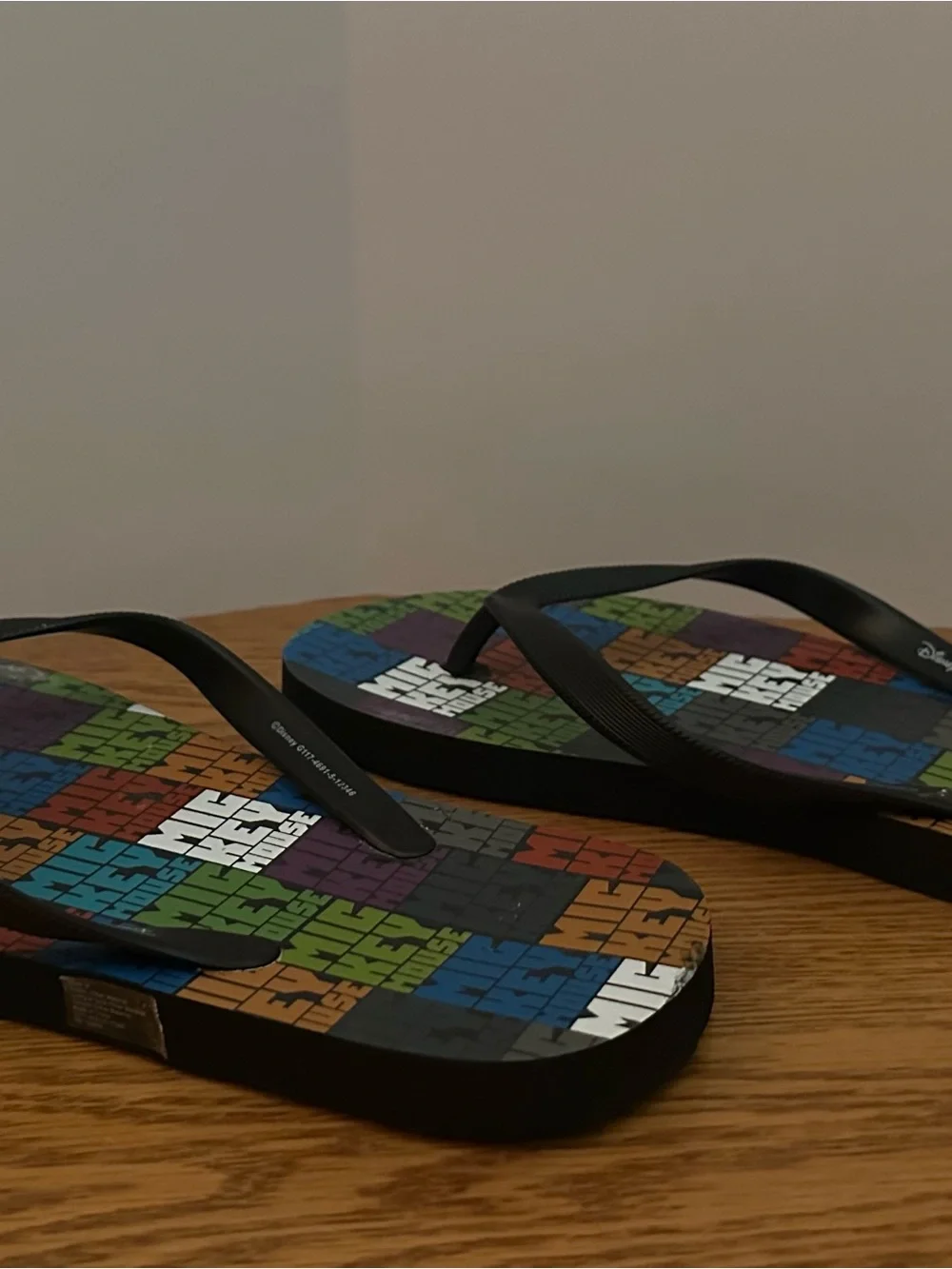 Men’s Size 9 Mickey Mouse Multi-Color Rubber Flip Flops